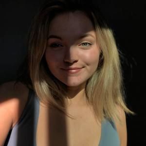 Meet your Posher, Adrianna